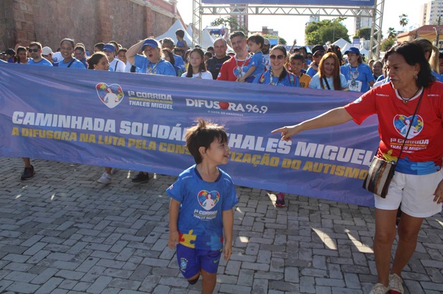 Prefeitura leva campanha de combate à exploração sexual infantil para corrida no centro de Manaus